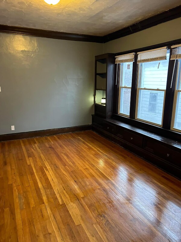 Building Photo - 8305 Rosewood Ave