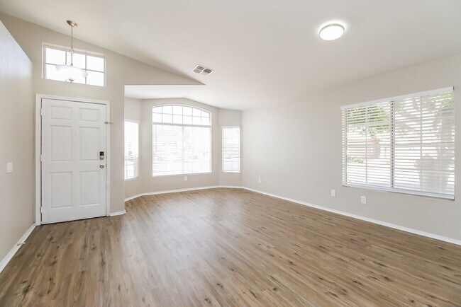 Building Photo - 154 W Melody Ct