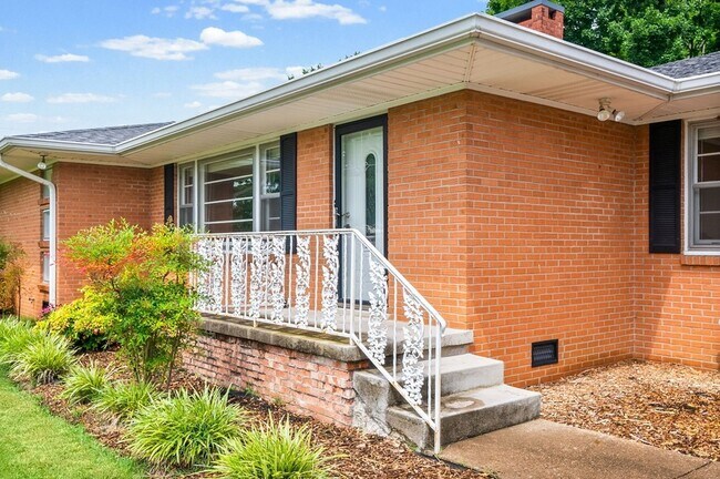 Building Photo - 3424 Leland Cir