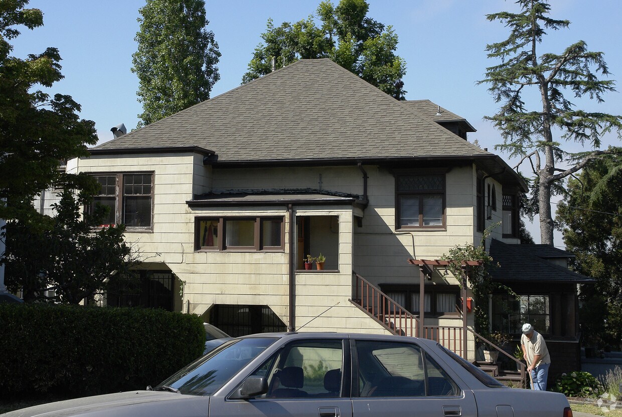 Building Photo - 1020-1022 Bella Vista Ave