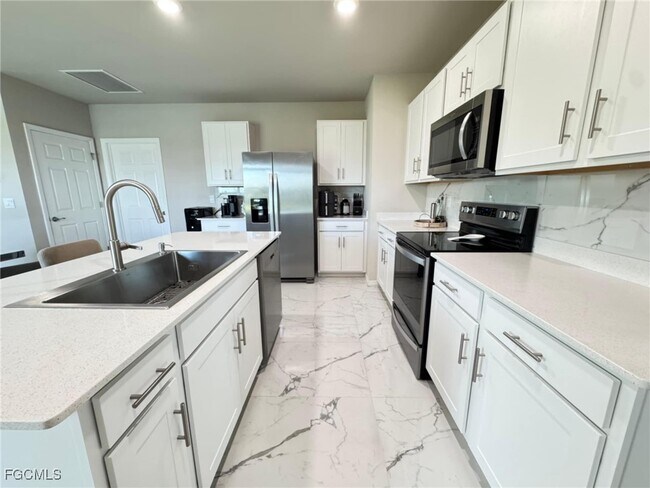 Building Photo - 2876 Star Coral Dr
