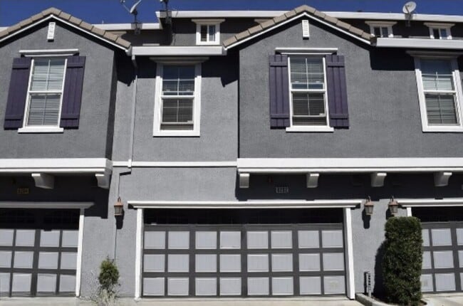 Foto del edificio - 6202 Lonetree Blvd