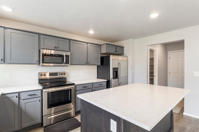 Building Photo - 3985 E Jamestown Dr