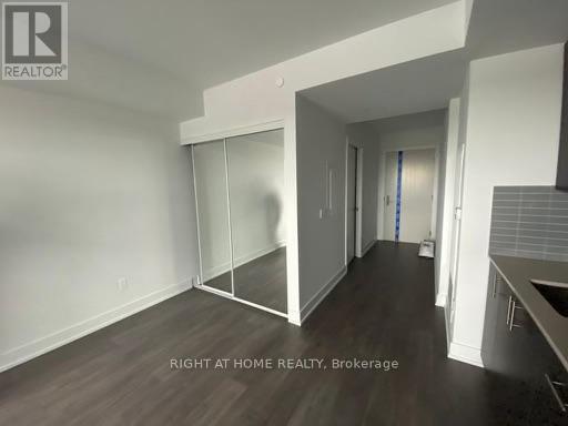 Building Photo - 2550 Simcoe St N