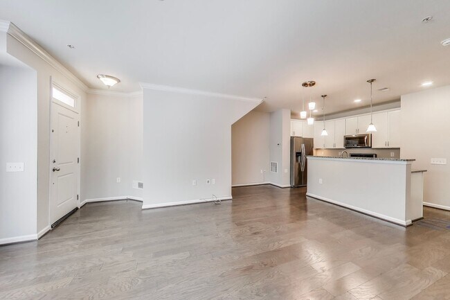 Foto del edificio - Elegant 3 bedroom, 2.5 bath townhome in Crown Farm