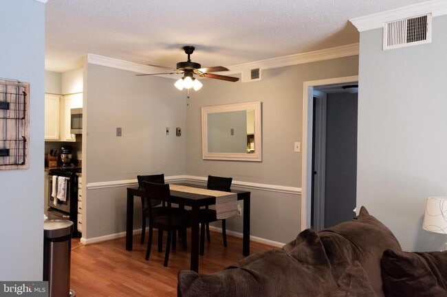 Building Photo - 3101 Patrick Henry Dr