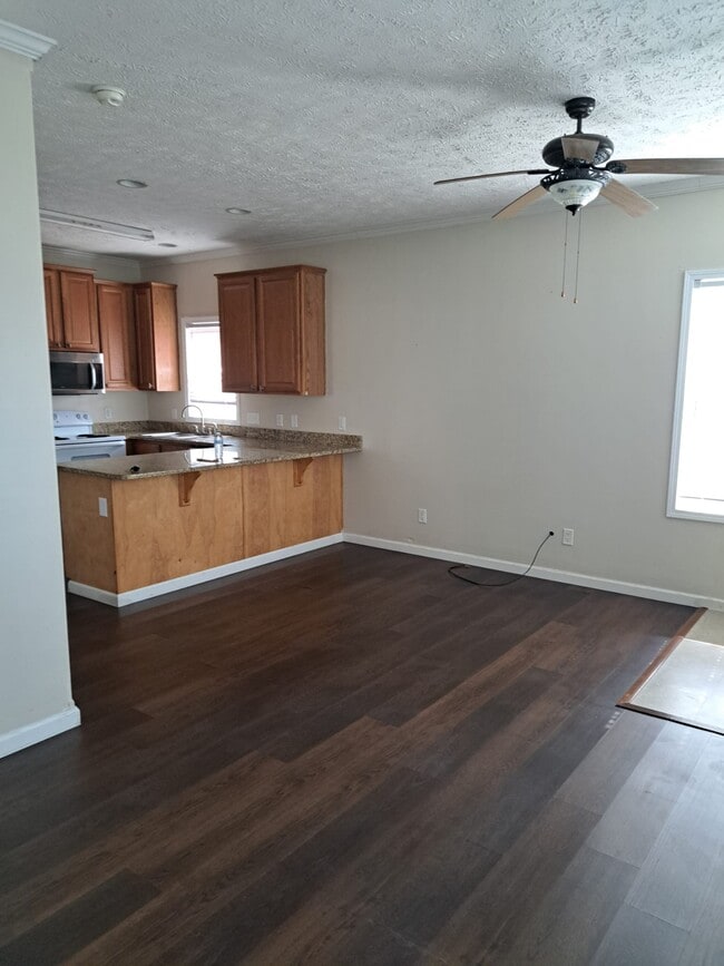 Building Photo - 2525 Esplanade St