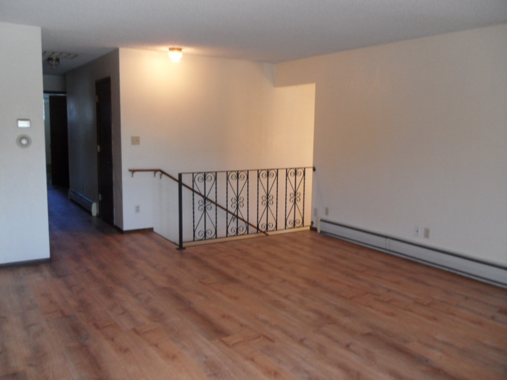 living room - 255 Hillcrest Dr