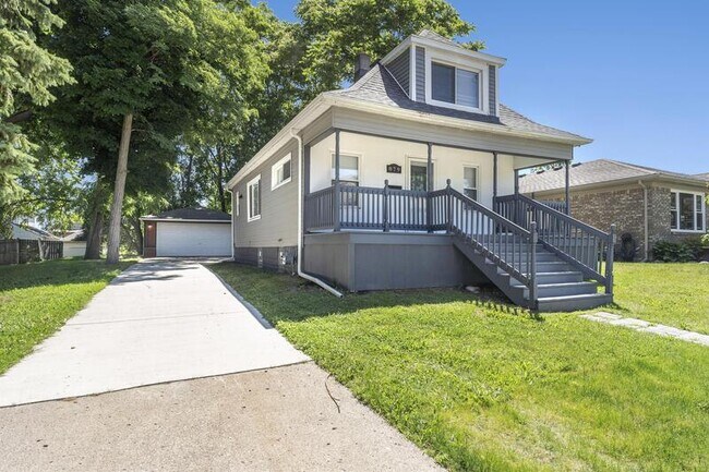 Building Photo - 879 Lindbergh St.