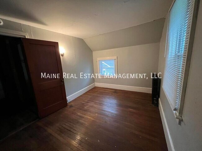 Foto del edificio - 239 Grove St