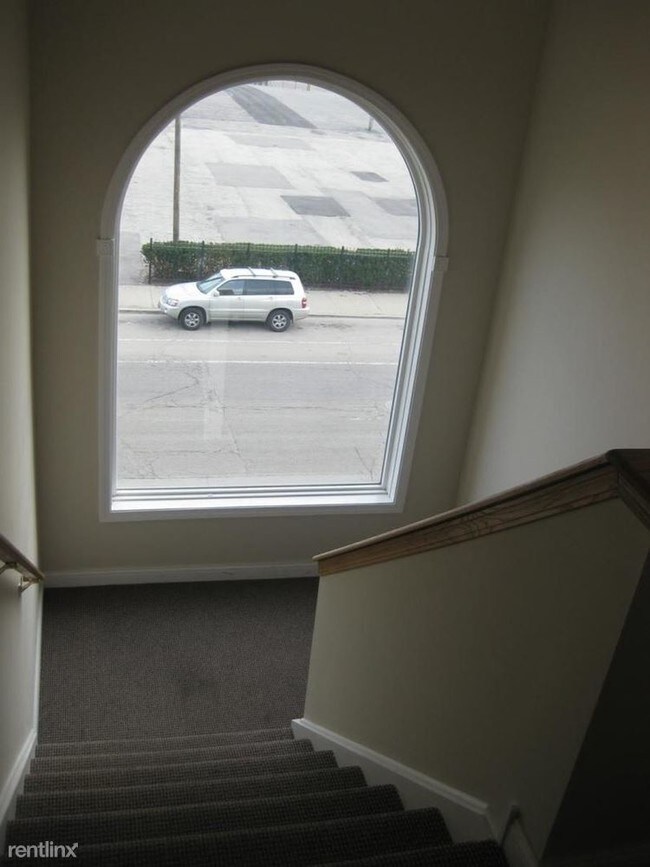 Building Photo - 2 br, 2 bath Condo - 2022 W Warren Blvd