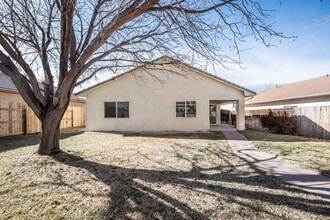 Building Photo - 1014 Pinecrest Dr