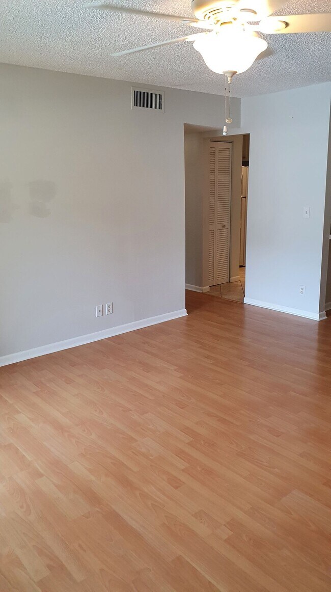 Foto del edificio - 3402 Gardens East Dr