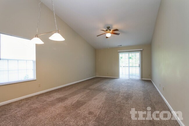 Building Photo - 784 Kingston Cir