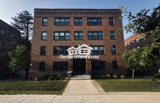 Building Photo - 2815 Grand Ave
