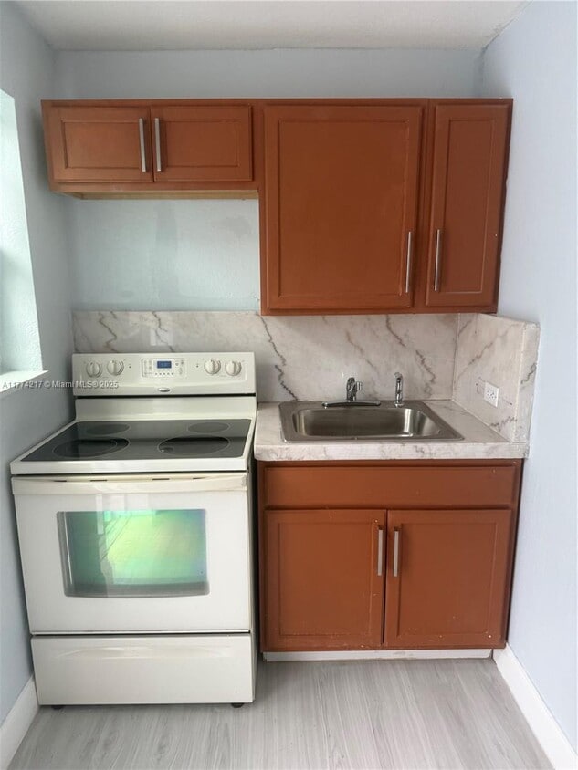 Primary Photo - 2816 SW 4th Pl