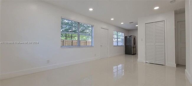 Building Photo - 831 NW 14th Way