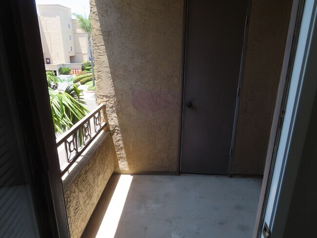 Foto del edificio - Two Bedroom, Two Bathroom Condo in UTC