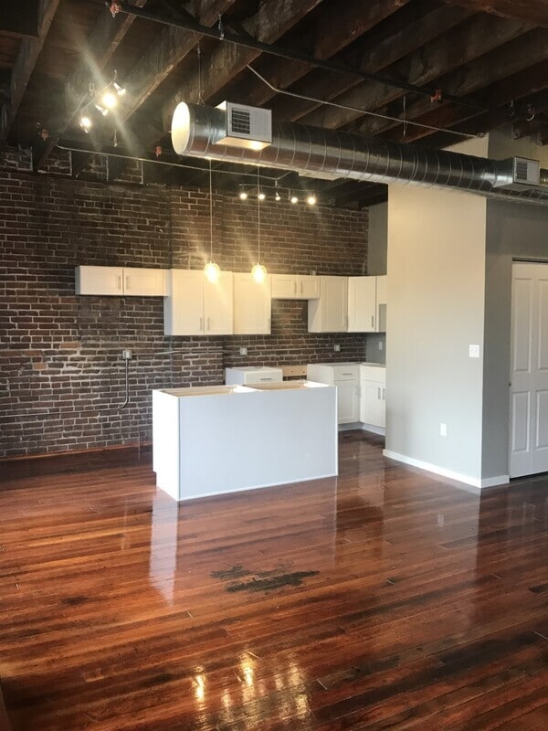 116 N 5th St Unit 212, Burlington, IA 52601 Condo for Rent in Burlington, IA