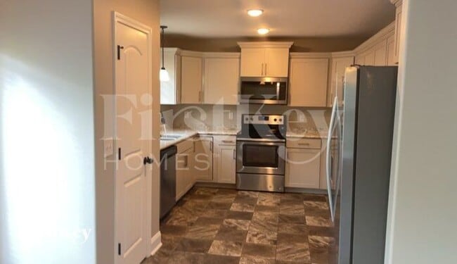 Building Photo - 1203 Applewood Cir