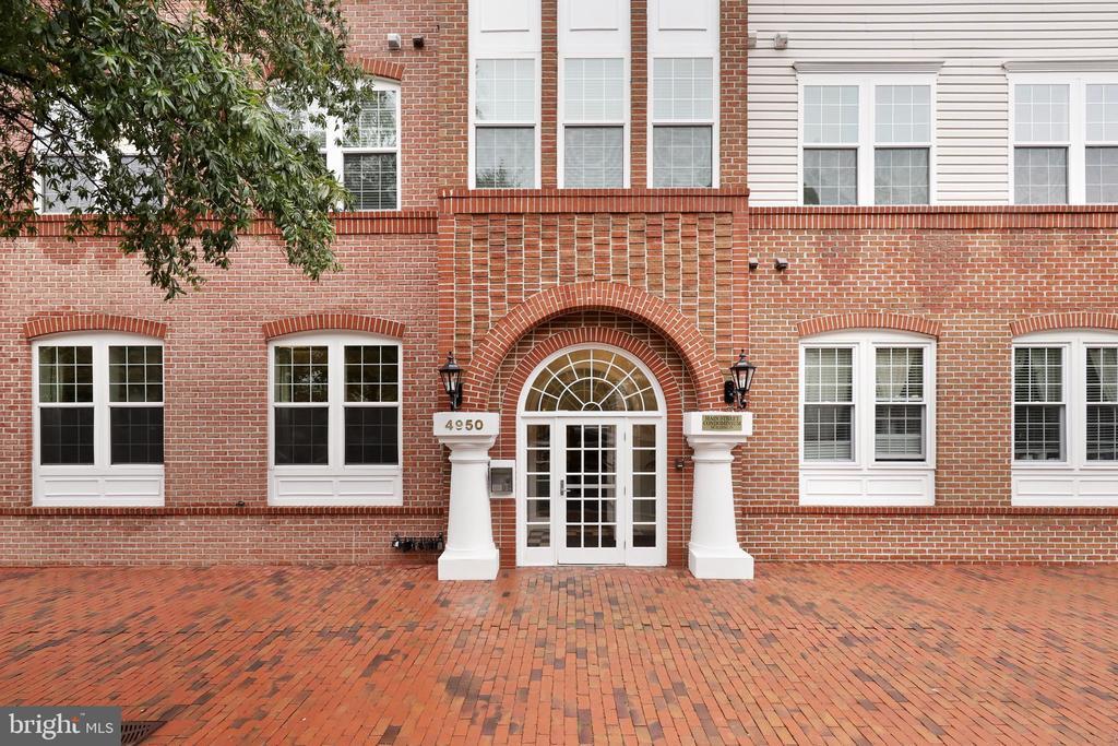 Primary Photo - 4950 Brenman Park Dr