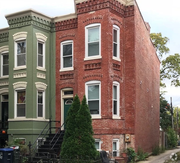 Building Photo - 710 7th St NE