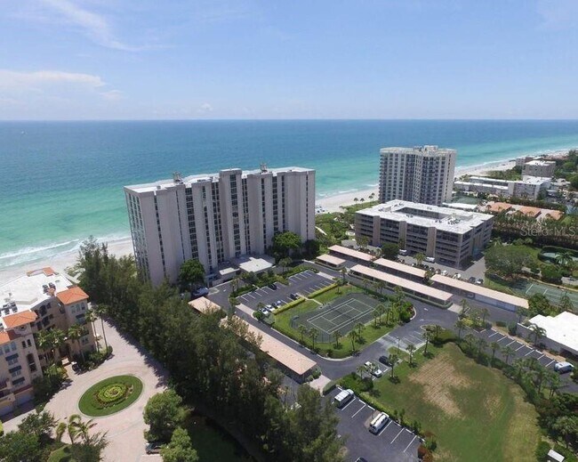 Building Photo - 2425 Gulf of Mexico Dr