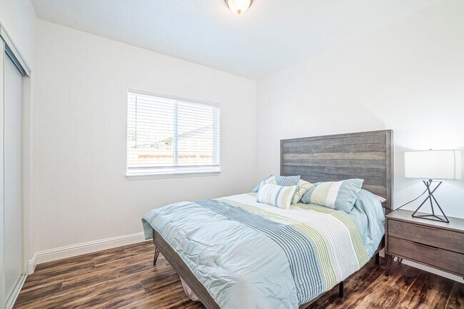 Building Photo - 324 Wisconsin Ave