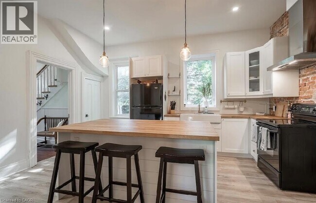 Photo du bâtiment - 88 Bridge St