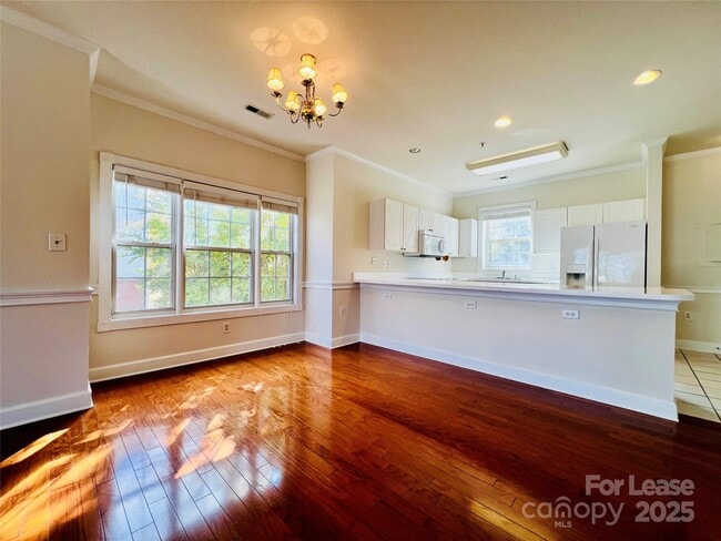 Building Photo - 8929 Meadow Vista Rd