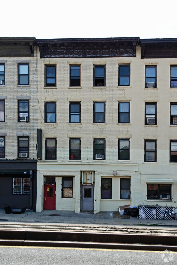 Building Photo - 771 4th Ave