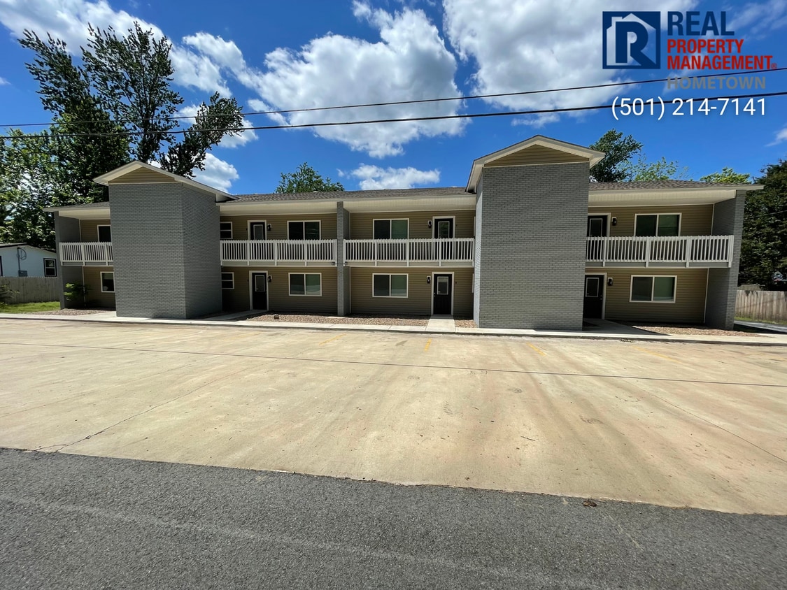 Foto principal - 523 E Main St