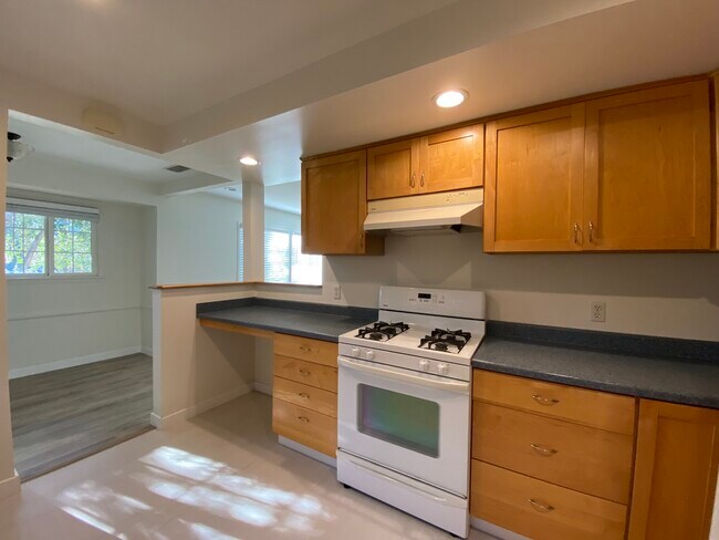 Foto del edificio - 5460 Kester Ave