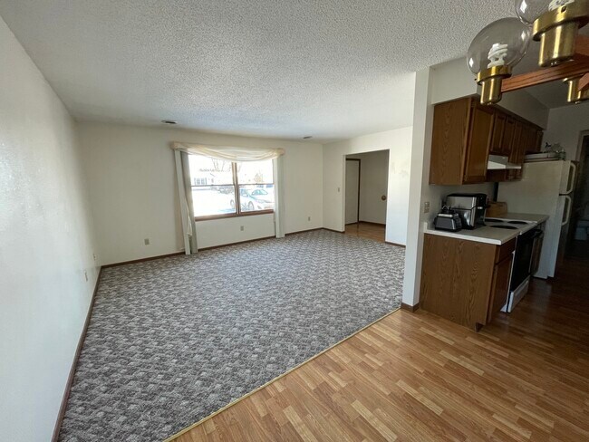 Foto del edificio - 716 Randy Rd