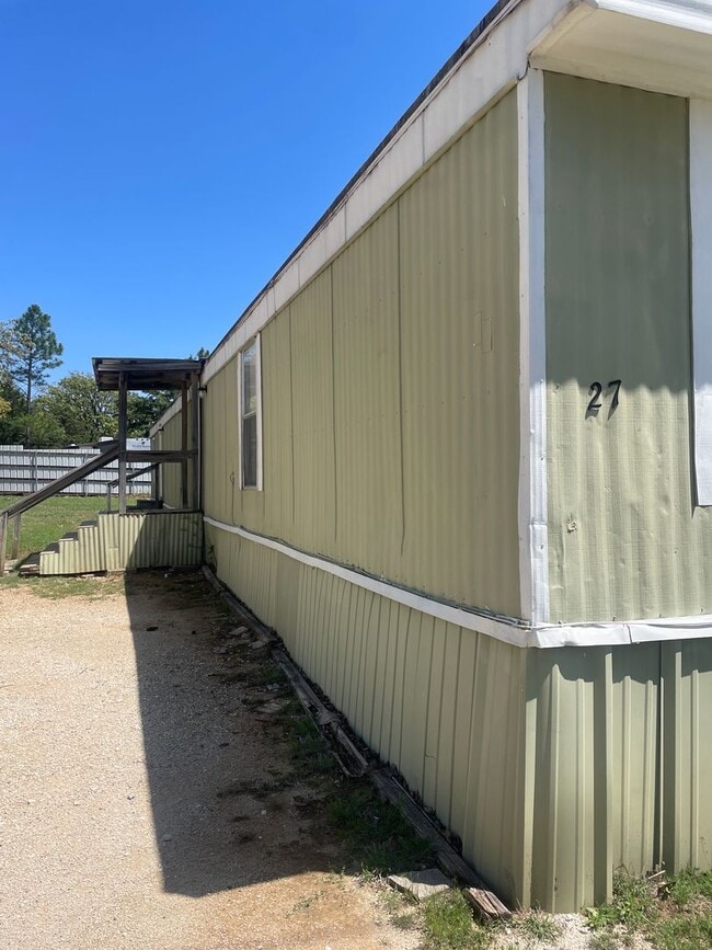 Building Photo - Keene Kutie!