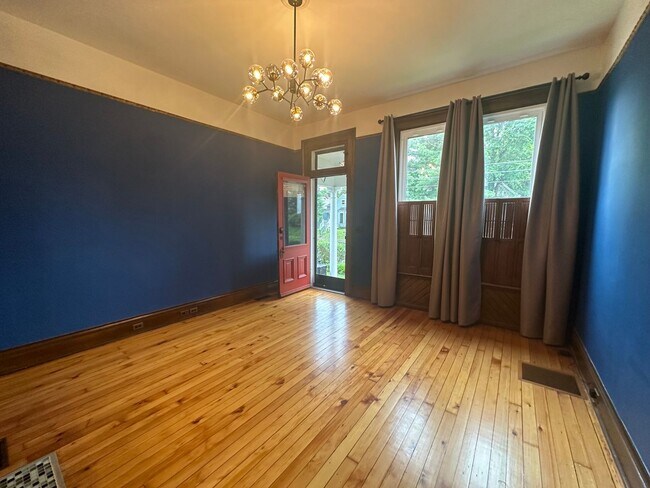 Photo - Charming 3BR/2.5BA Home For Rent in Highla...