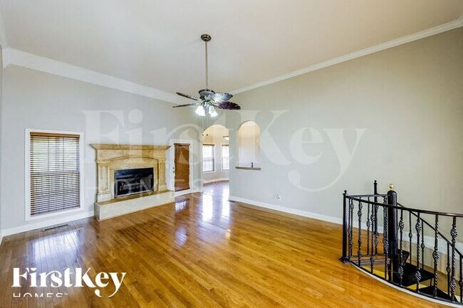 Foto del edificio - 8025 Brookhaven Ln