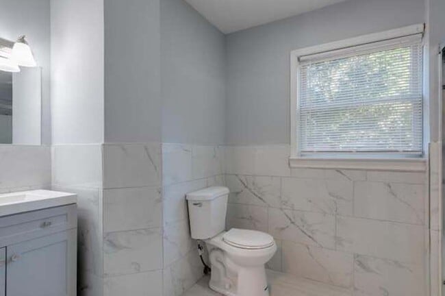 Building Photo - 1220 N 42nd St