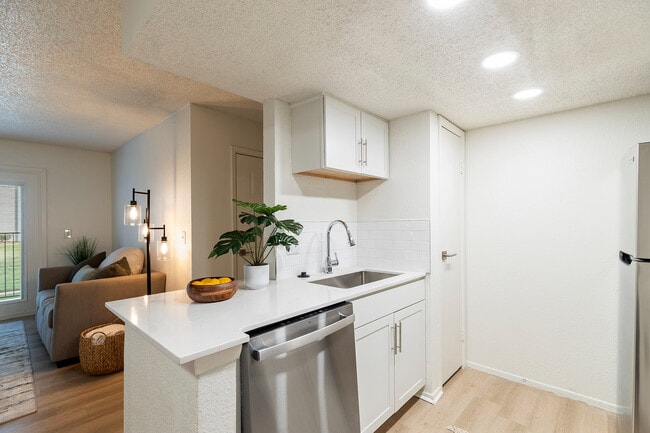 Cocina en la sala de estar - Bluff Creek