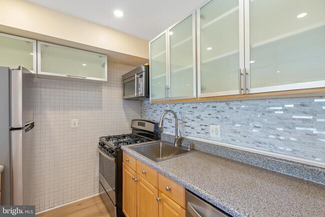 Building Photo - 5250 Valley Forge Dr