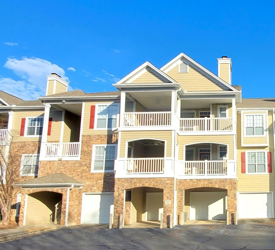 533 Sandringham Dr, Alpharetta, GA 30004 Condo for Rent in Alpharetta