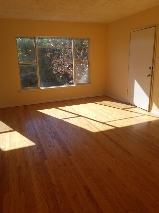 Livingroom - 7625 Willoughby Ave