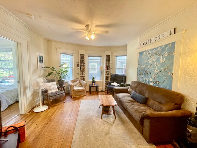 Foto del edificio - 155 College Ave