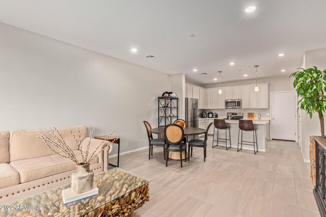 Building Photo - 2661 S Sulley Dr