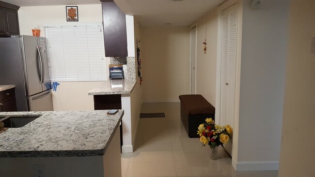 Foto del edificio - 16491 Blatt Blvd