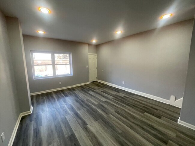 Foto del edificio - Anika Homes 4 Bedroom