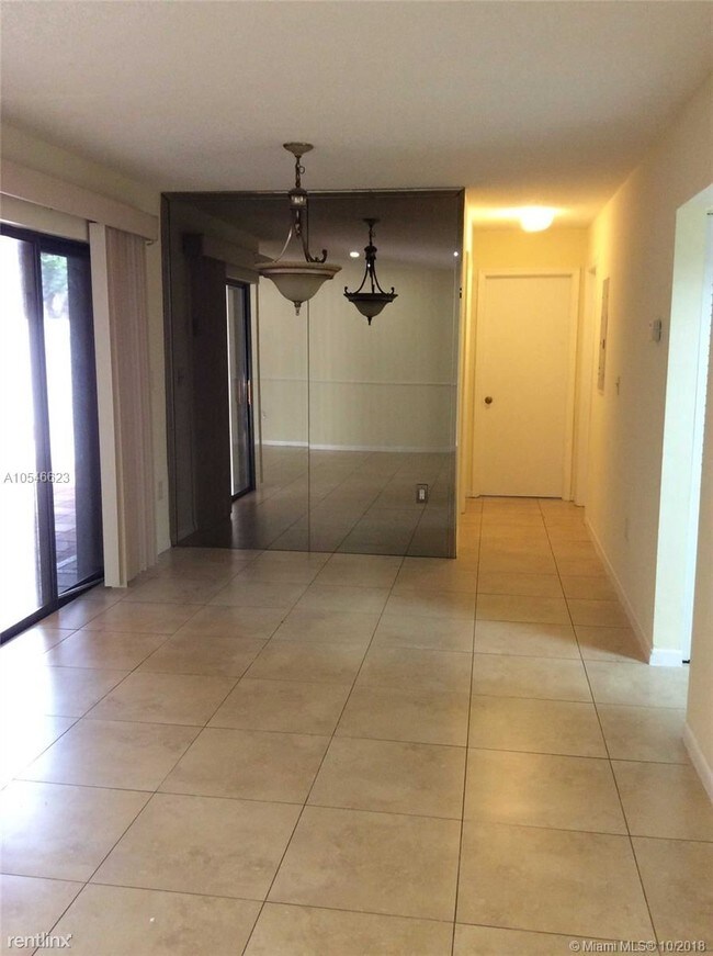 Building Photo - 3 br, 2 bath  - 11820 SW 80th St Apt 320