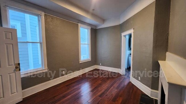 Building Photo - 826 E Duffy St