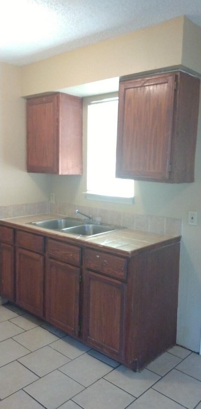 Kitchen cabinets - 3021 Sycamore Ave