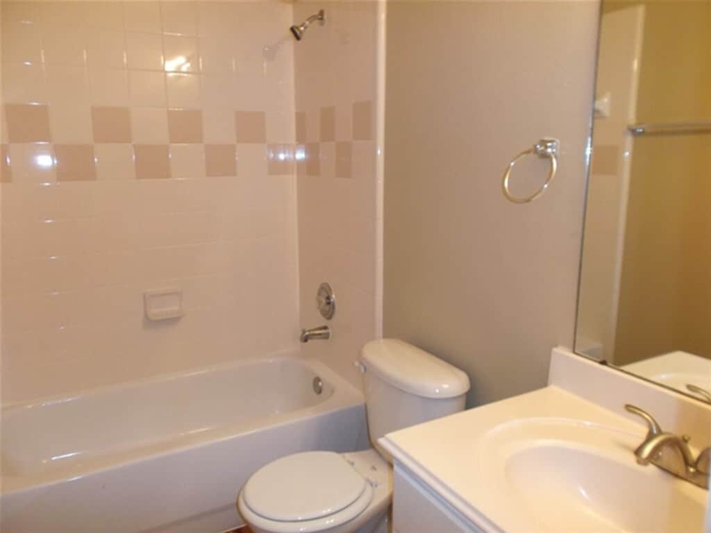 Building Photo - 1835 Manor Dr